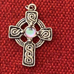 Vintage handcrafted silver toned cross pendant with iridescent stone (Mj1)